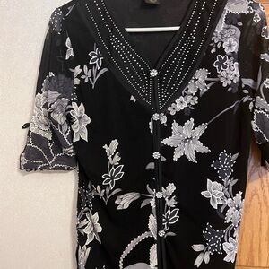 Chic Black and White Floral Blouse new with tags